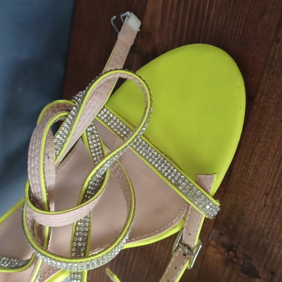 Heels - Picture 3 of 16